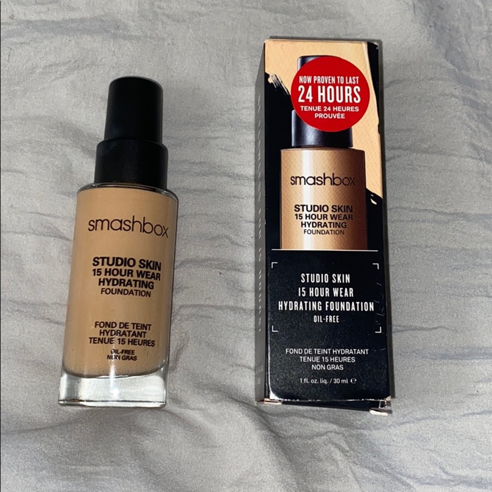 Smash box Studio skin hydrating foundation